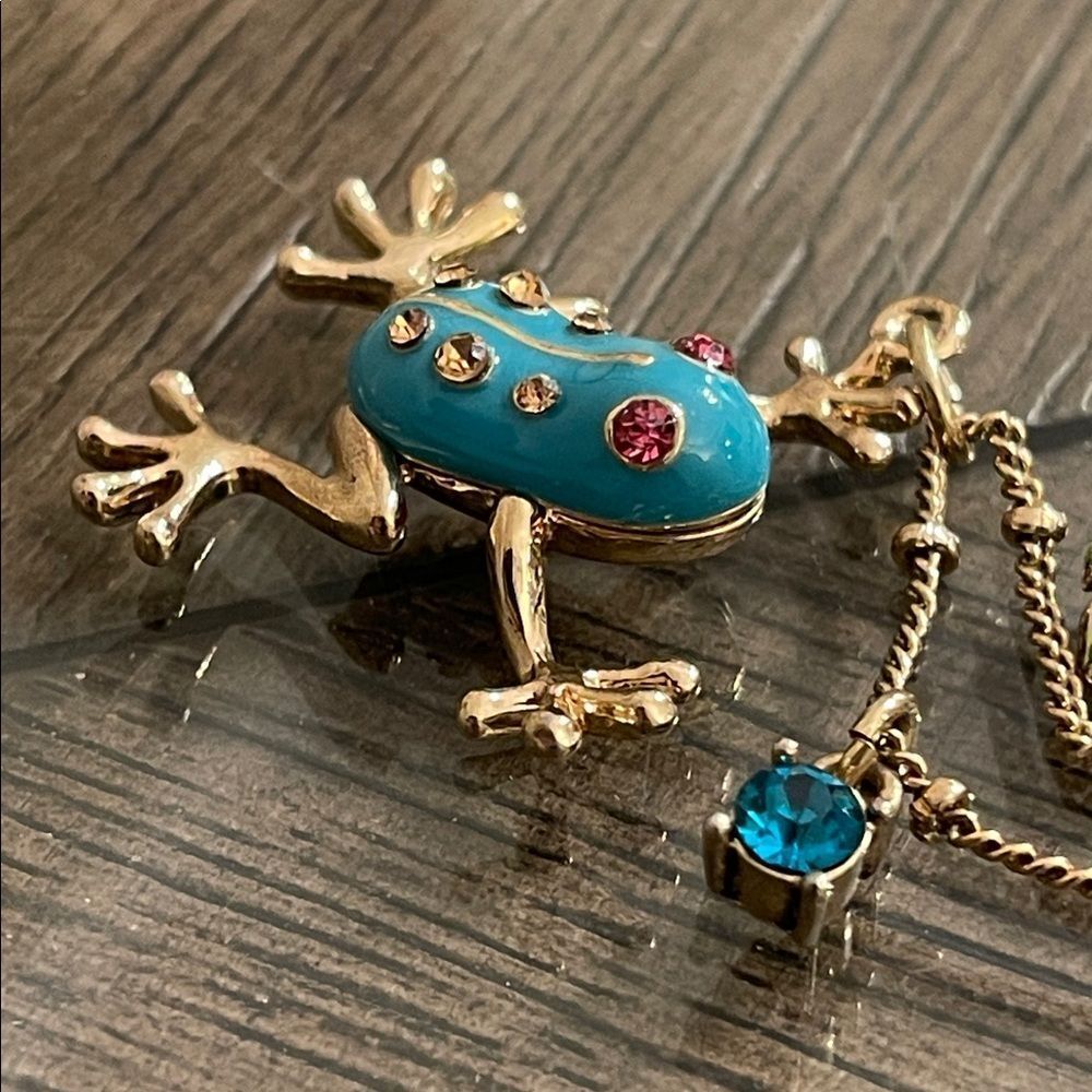 Betsey Johnson Enamel Tree Frog Double Row Necklace with Green Leaf Charm - Picture 14 of 16